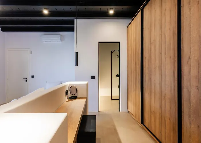 Amnos Mykonos - A Blue Eye Collection קלפטיס